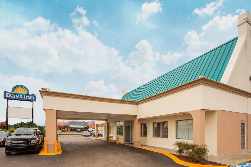 Days Inn By Wyndham Честър Екстериор снимка